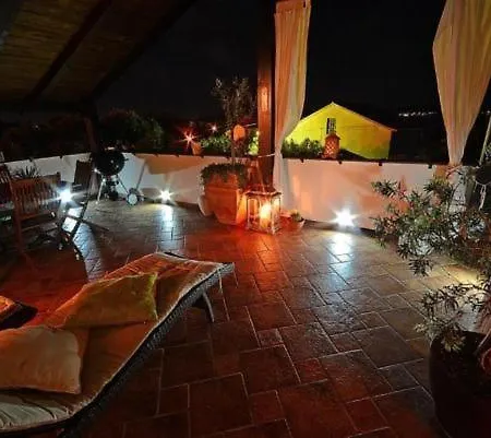 Appartement In Mit Terrasse Sveti Filip i Jakov